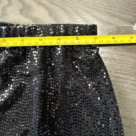 Bebe 2 piece Black Sequin set-cropped short sleeve Top and midi skirt Size XL - Picture 8 of 12